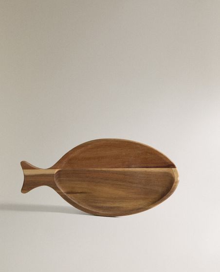 Fish-shaped tray