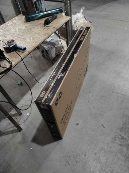 УЦЕНКА-Телевизор LED 43&quot; Яндекс 4K YNDX-00071 черный 4K Ultra HD SmartTV ЯндексТВ--(плохая упаковка, после ремонта)