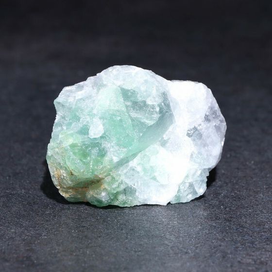 Камень, сувенир &quot;Зеленый флюорит&quot;, 6х6х4 см