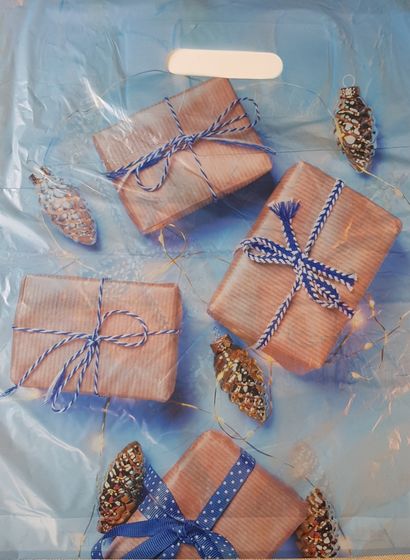 !09 Комплект подарочных пакетов из 14 штук: "Мороз Иванович", 4 штуки полиэтиленовый с вырубной ручкой, 40 х 47 см, 45 мкм. +"Цветущий город", 4 штуки полиэтиленовый с петлевой ручкой, 38х42 см, 40 мкм. + "Подарки", 6 штук полиэтиленовый с вырубной ручкой, 31х40 см, 50 мкм.