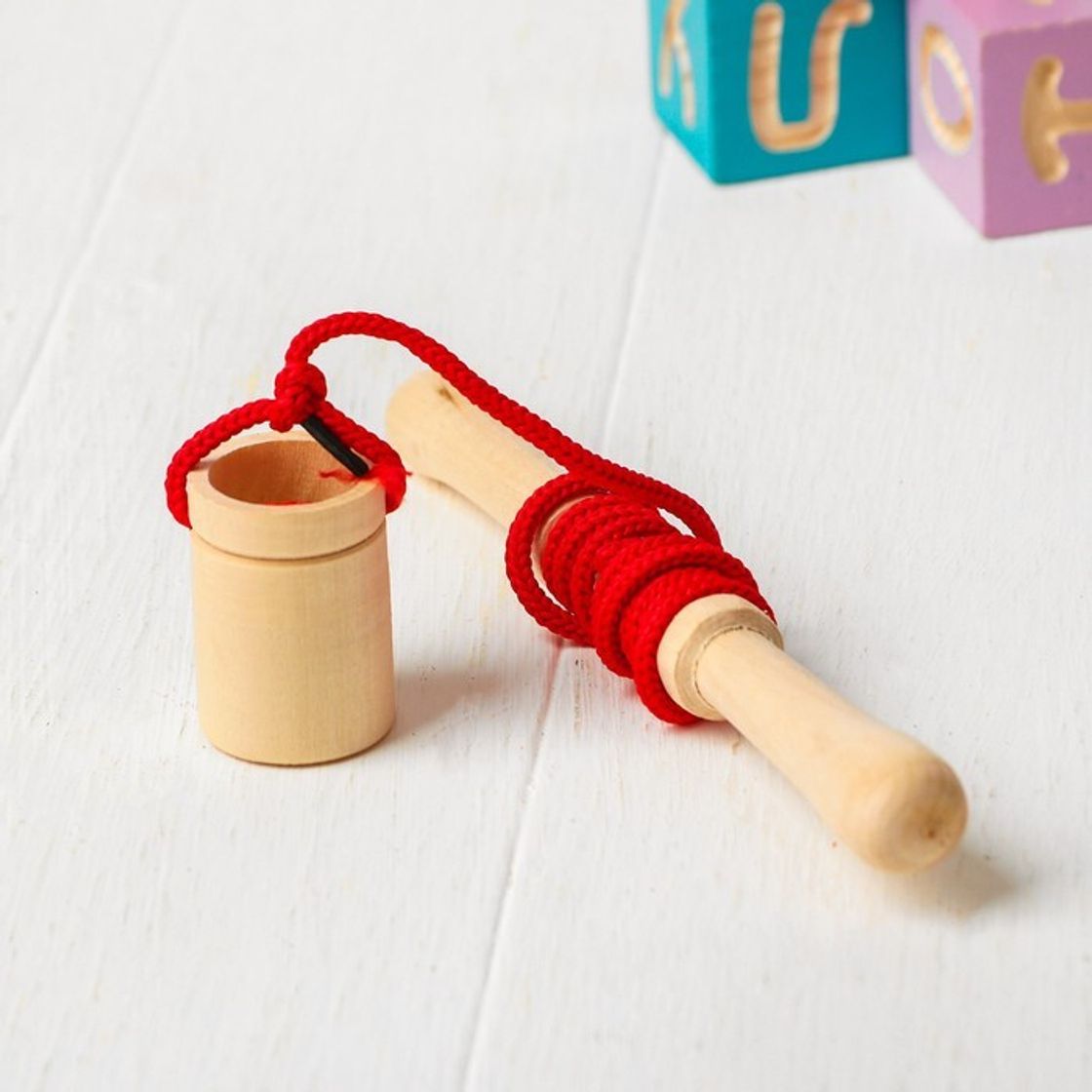 Достань 1. Игра rntoys достань ведерко. деревянные ведерки игрушка. игра моталочка-достань ведерко. деревянная игрушка достань ведерко.