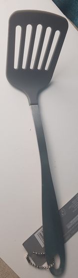 !09 Лопатка с прорезями 38 см. цвет микс