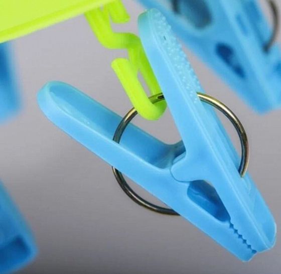 Вешалка + 16 прищепок пластик