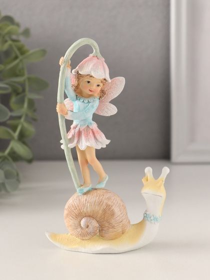 Фигурка полистоун «Девочка-фея на улитке с колокольчиком», 8×3.5×13.5 см