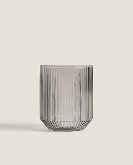 Borosilicate glass tumbler with raised lines