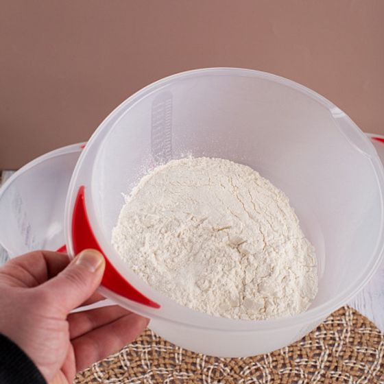 Миска 2л с антискользящим дном