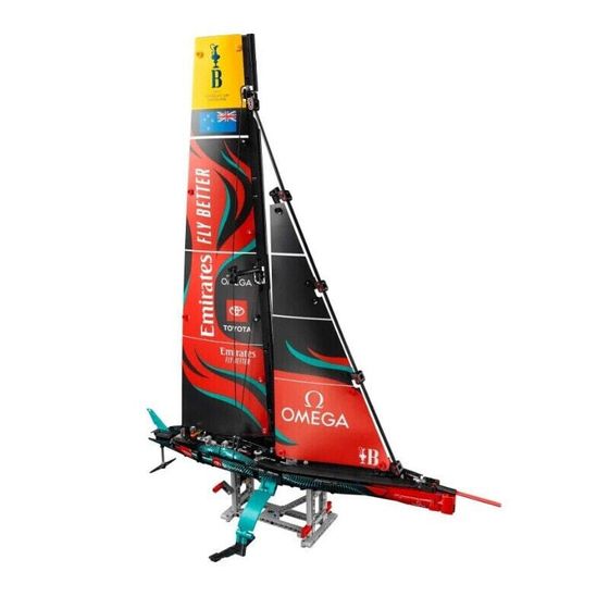 Яхта LEGO Emirates Team New Zealand AC75