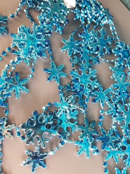 !09 НАБОР 3 ШТУКИ - ЕЛОЧНОЕ УКРАШЕНИЕ MARKO FERENZO - БУСЫ &quot;СНЕЖИНКИ&quot; 2,7 М., ЦВЕТ БИРЮЗА