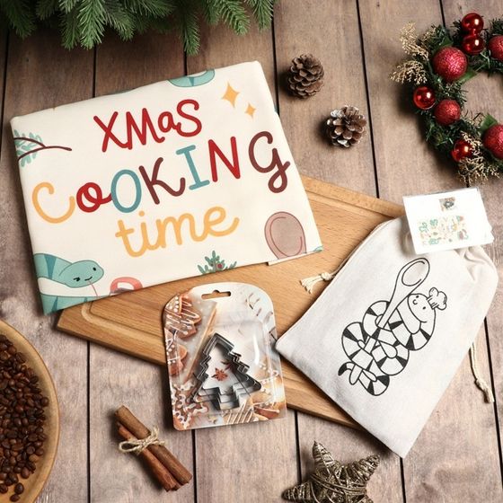 Новый год. Символ года. Змея. Набор в мешочке Этель Xmas cooking : полотенце 40х70 см, формочки для запекания - 3 шт.