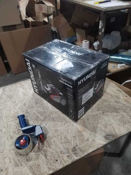 УЦЕНКА-Пылесос Hyundai HYV-B4995 2220Вт мешок черный/красный-(расколота ручка шланга)