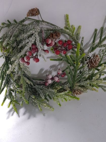 !09 Новогодний венок с шишками и ягодами d 18 см. 32 см.
