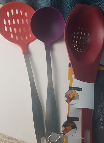 !09 Набор кухонных помощников 3 предмета + ПОДАРОК (кулинарные инструменты 8 штук) - Шумовка + Поварешка + Дуршлаг мини 32 см. цвет микс