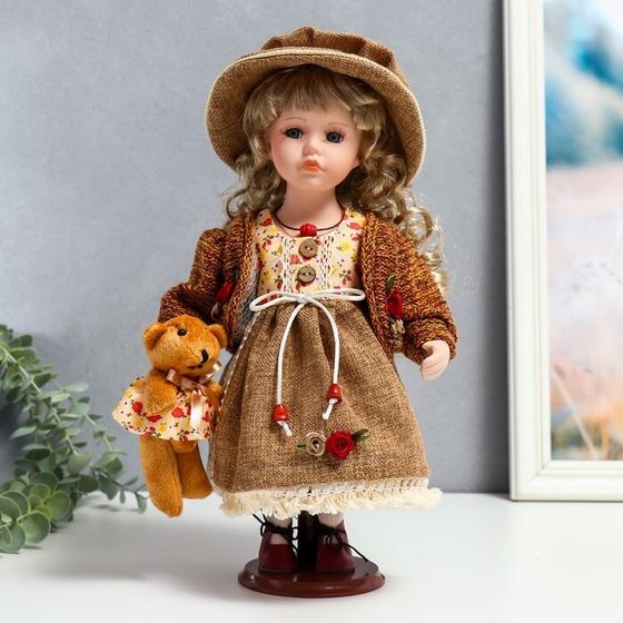 Кукла коллекционная керамика &quot;Глория в кантри платье и шляпе, с мишкой&quot; 30 см