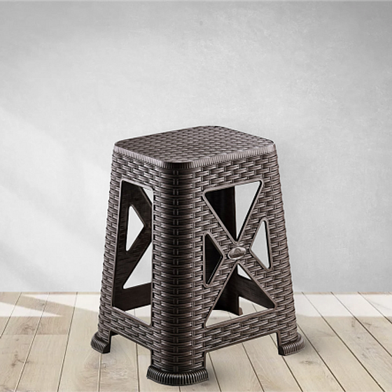 Табурет коричневый пластиковый