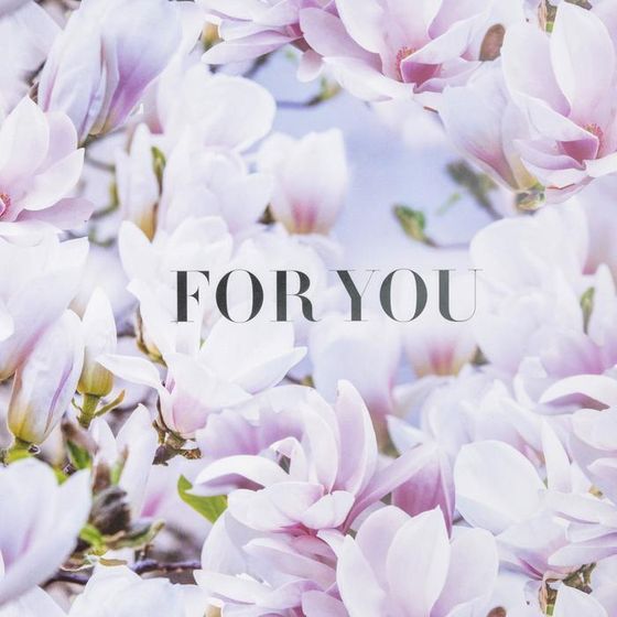 !09 Бумага (набор 5 листов) упаковочная глянцевая «Цветущая магнолия», 70 × 100 см.