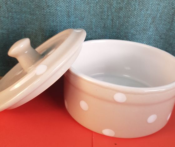 !09 Супница-кокотница круглая с крышкой, диаметр 10,5 см., высота 8,5 см. Франция Цвет бежевый