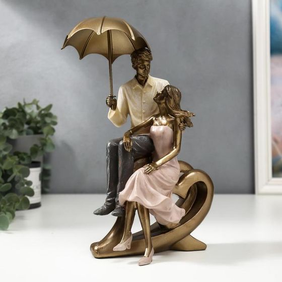 Фигурка полистоун «Пара на сердце под зонтом», 22.5×11×14.5 см