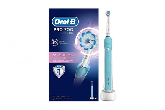 Зубная щетка электрическая Oral-B Pro 700 Sensi Clean голубой/белый