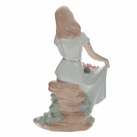 Фигурка декоративная &quot;Девушка&quot;, Д18 Ш14 В28 см