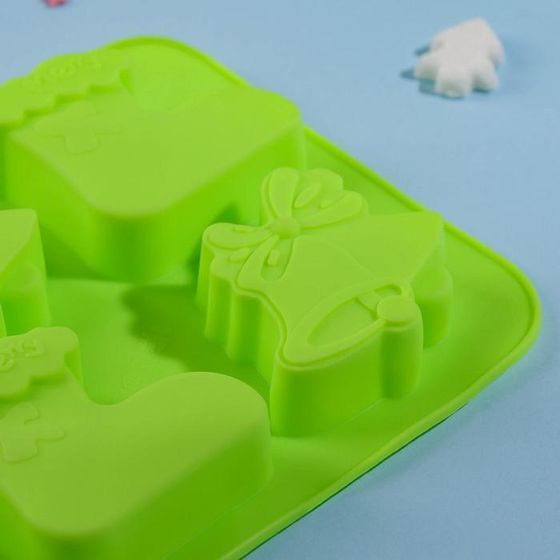 !09 Форма для выпечки «Новый год. Колокольчики и сапожок», 25,5×17 см, 6 ячеек, цвет МИКС