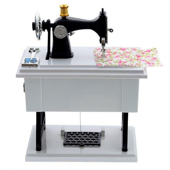 Изделие декоративное "Швейная машинка" (музык.), L16 W10 H20 см