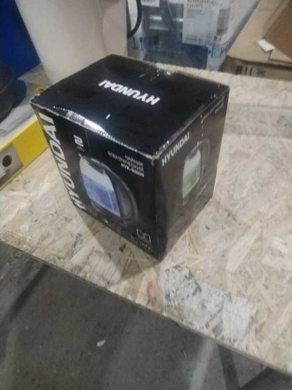 УЦЕНКА-Чайник электрический Hyundai HYK-S3809 1.7л. 2200Вт черный -(расколота подставка, плохая упаковка)