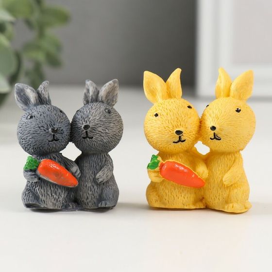 Сувенир полистоун &quot;Пара кроликов с морковкой&quot; МИКС 2х3,5х5 см