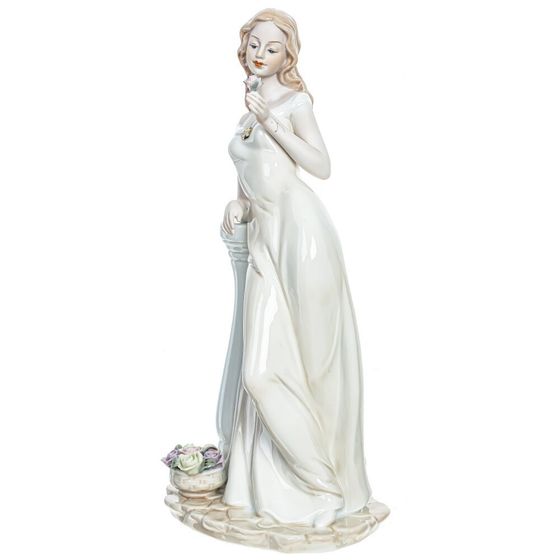 Фигурка декоративная &quot;Девушка&quot;, Д14 Ш10 В27,5 см