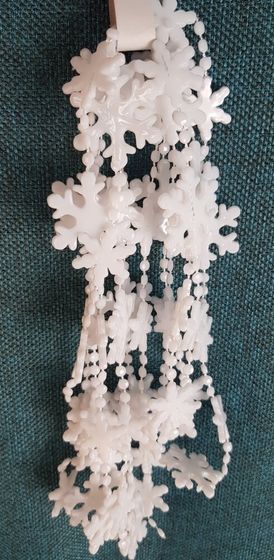 !09 НАБОР 2 ШТУКИ - ЕЛОЧНОЕ УКРАШЕНИЕ - БУСЫ "СНЕЖИНКИ" 2,7 М., ЦВЕТ БЕЛЫЙ