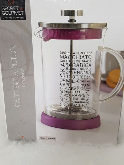 !09 Чайник с френч-прессом 800 мл. Цвет в ассортимент.+ чай в подарок (3 шт.)