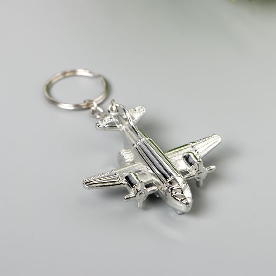 !09 Набор из 7 брелков: Фонарик (2 штуки) свет на кольце &quot;Пистолет&quot; светит 5,5x7,5x2 см. + Брелок (5 штук) пластик под металл &quot;Самолет&quot; 5х5х1,3 см.