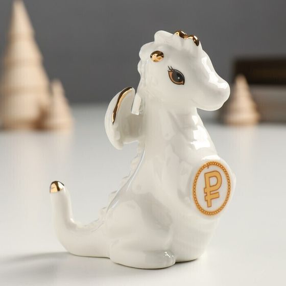 !09 Сувенир керамика &quot;Дракоша с монеткой - рубль&quot; бело-золотой 5х7х9 см.