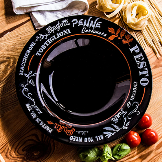 Тарелка для пасты ФРЕНДС ТАЙМ БЛЭК декорированная