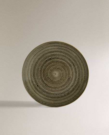 Earthenware dessert plate with spiral design