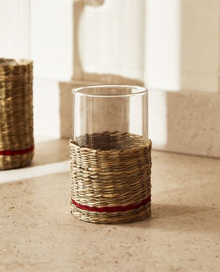 Tumbler with rattan base