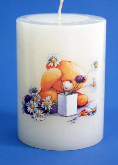 !09 НАБОР СВЕЧЕЙ 2 ШТУКИ - Свеча декоративная "Медвежонок с ромашками" 7x7x10 см цвет белый ивори