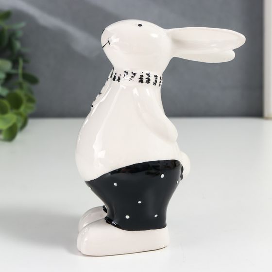 !09 Сувенир керамика &quot;Зайчишка в шарфике&quot; 5х9х12 см.