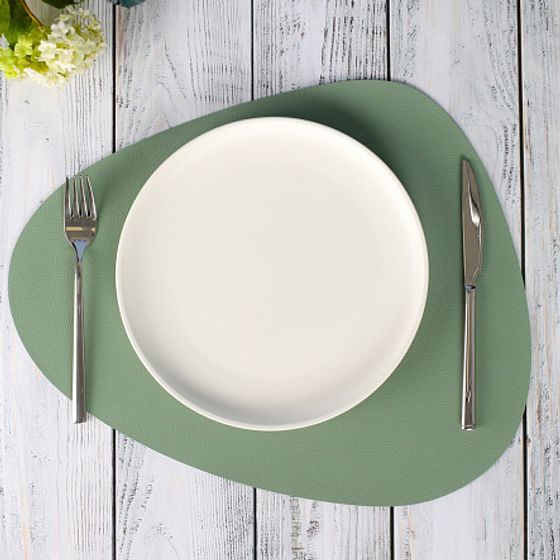 Мат на стол треугольный MINT 45х36см