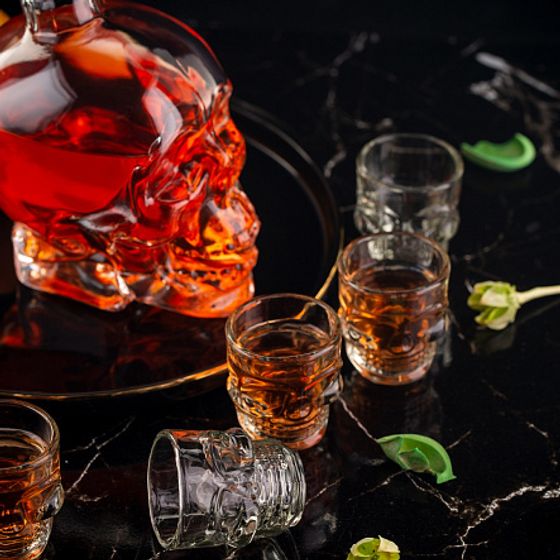 Набор SKULL 7 предметов (штоф 800мл  стопки 6шт 50мл)