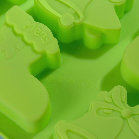 !09 Форма для выпечки «Новый год. Колокольчики и сапожок», 25,5×17 см, 6 ячеек, цвет МИКС