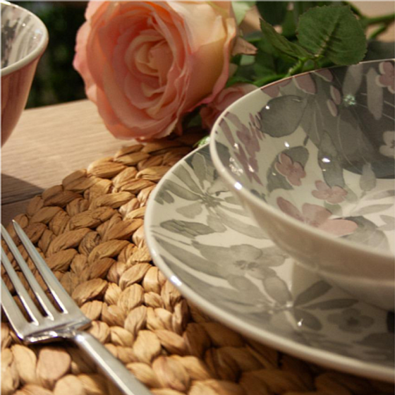 Тарелка обеденная BLOOMING розовая 24см