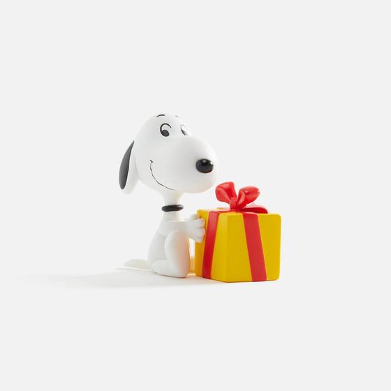 Medicom Toy UDF Peanuts Series 15: Gift Snoopy