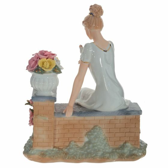 Фигурка декоративная &quot;Девушка с голубями&quot;, Д22 Ш15 В26 см