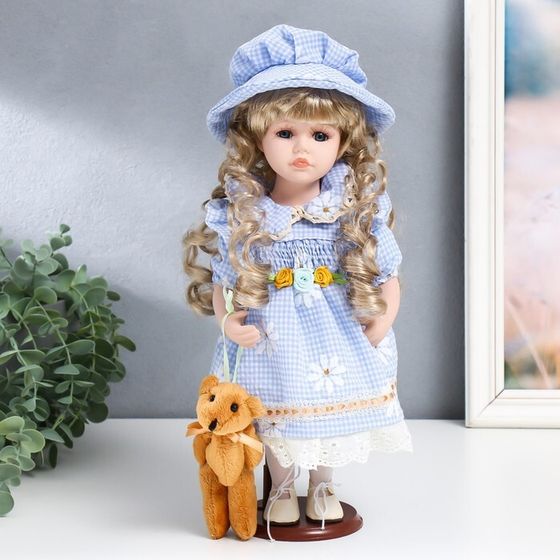 Кукла коллекционная керамика &quot;Маша в голубом платье в клетку с ромашками, в шляпке&quot; 30 см