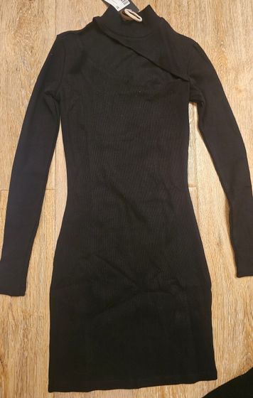 !09 Платье STORE (лапша) c вырезом плотное размер М цвет черный