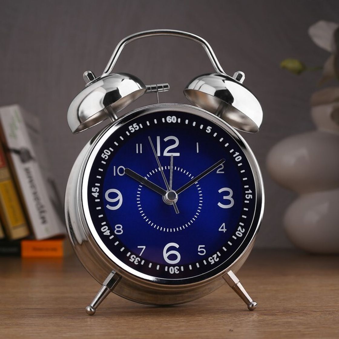 Будильник 17 часов. Стильный голубой будильник. Будильник 17 века. Часы будильник, синий.