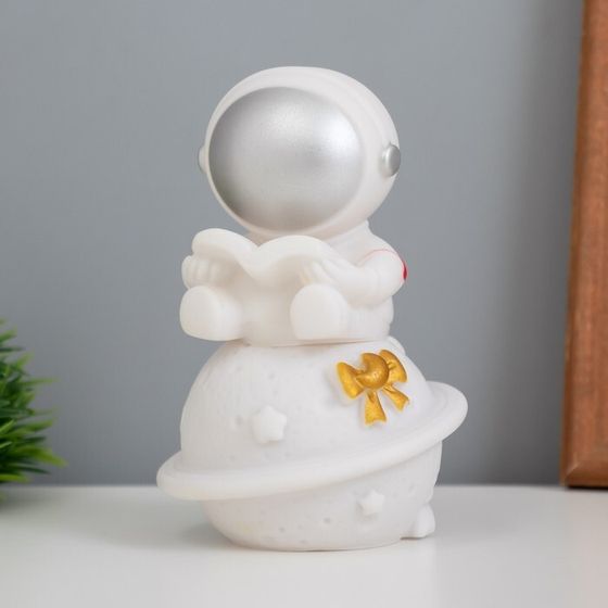 Фигурка светящаяся RISALUX «Заяц со звездой на Сатурне», LED-ночник, 2 Вт, LR44 5×8×13 см