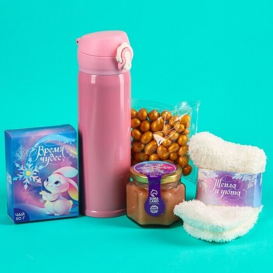 !09 Набор «Время чудес»: чай чёрный с тропическими фруктами 50 г., крем-мёд с черникой 120 г., арахис в шоколадной глазури 100 г., носки р-р: 36–39, термос 500 мл.