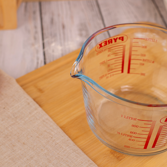 Мерный кувшин с крышкой 1л