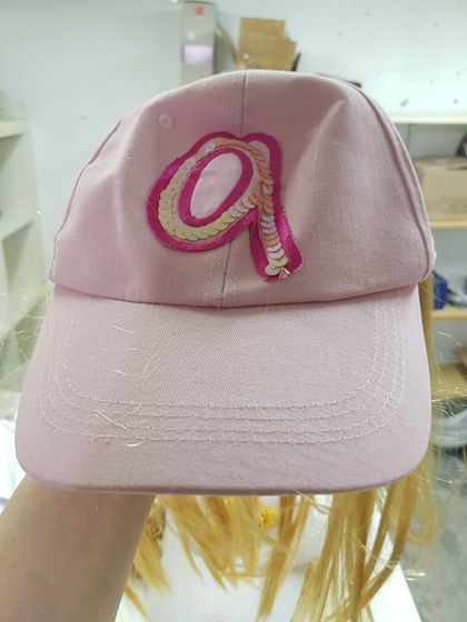 !09 Кепка карнавальная (набор 2 штуки) с париком/Бейсболка . Девятка Цвет розовый